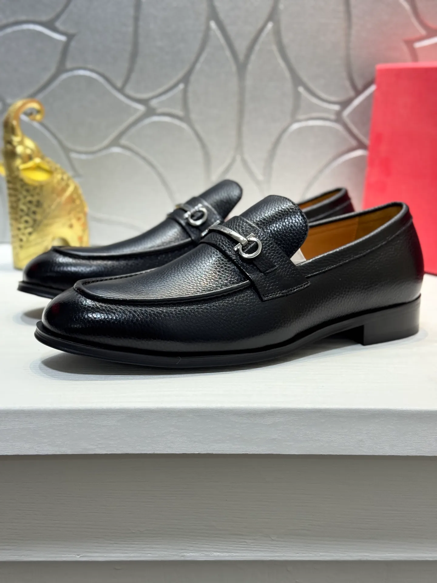 Men's shoes 💰460 Ferragamo [Ferragamo] top imported suit men's shoes 💯Original copy of the official website, product materials: selected imported embossed calfskin + luxury hardware buckle accessories ~ imported water-dyed cow 🐂 leather lining. Strong three-dimensional visual effect, original combination outsole, multiple colors available😘 Size: 39-44 (38.45.46.47 customized YS)